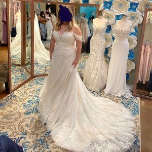 NWT champagne lace wedding gown off shoulder lace straps button train 18